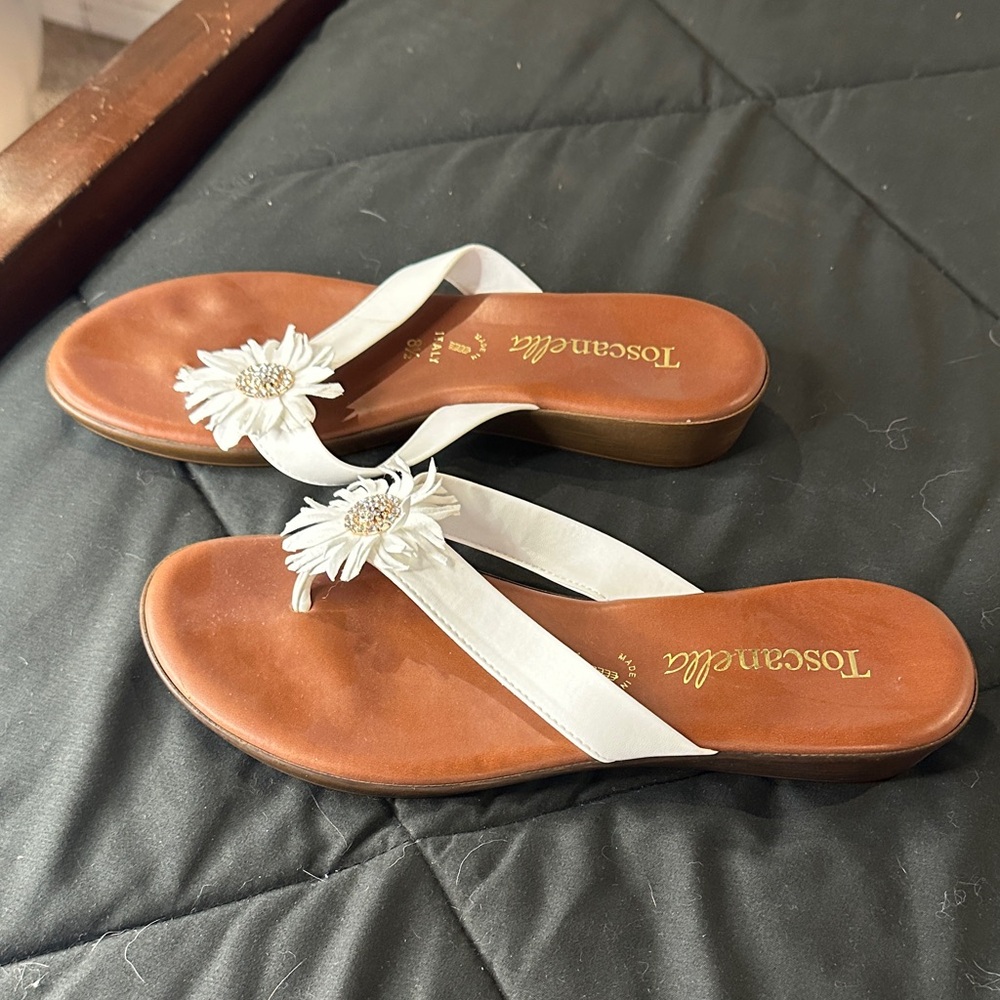 Toscanella White Floral Women's Sandals - Picture 2 of 8